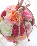 和の結婚式に　初々しい春色カラーの和装ボールブーケ